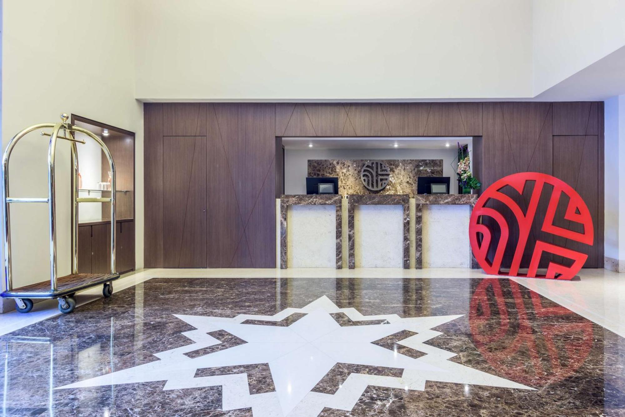 Nh Collection Bogota Andino Royal Hotel Luaran gambar The lobby of the hotel