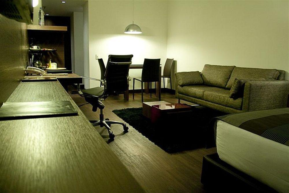 Nh Collection Bogota Andino Royal Hotel Bilik gambar A living room in a typical apartment