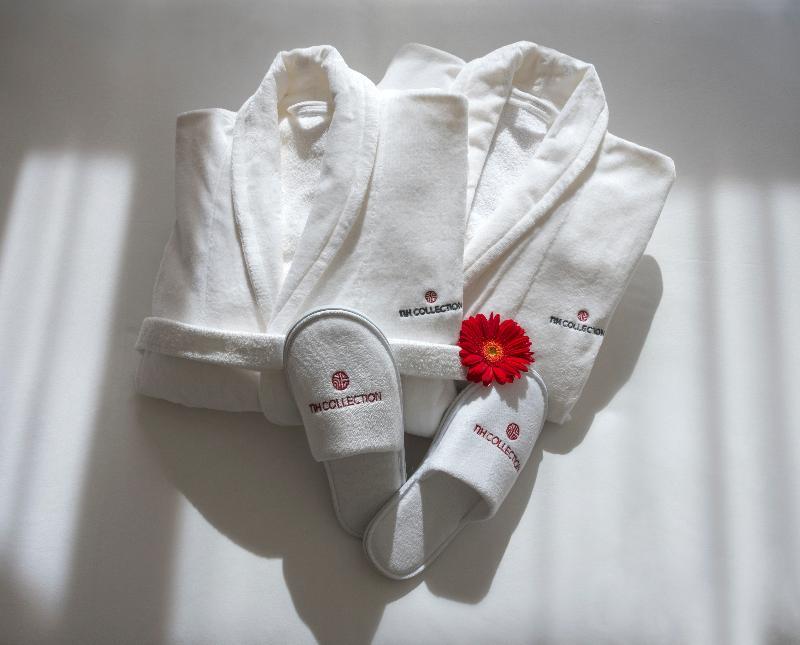 Nh Collection Bogota Andino Royal Hotel Luaran gambar A bathrobe and slippers